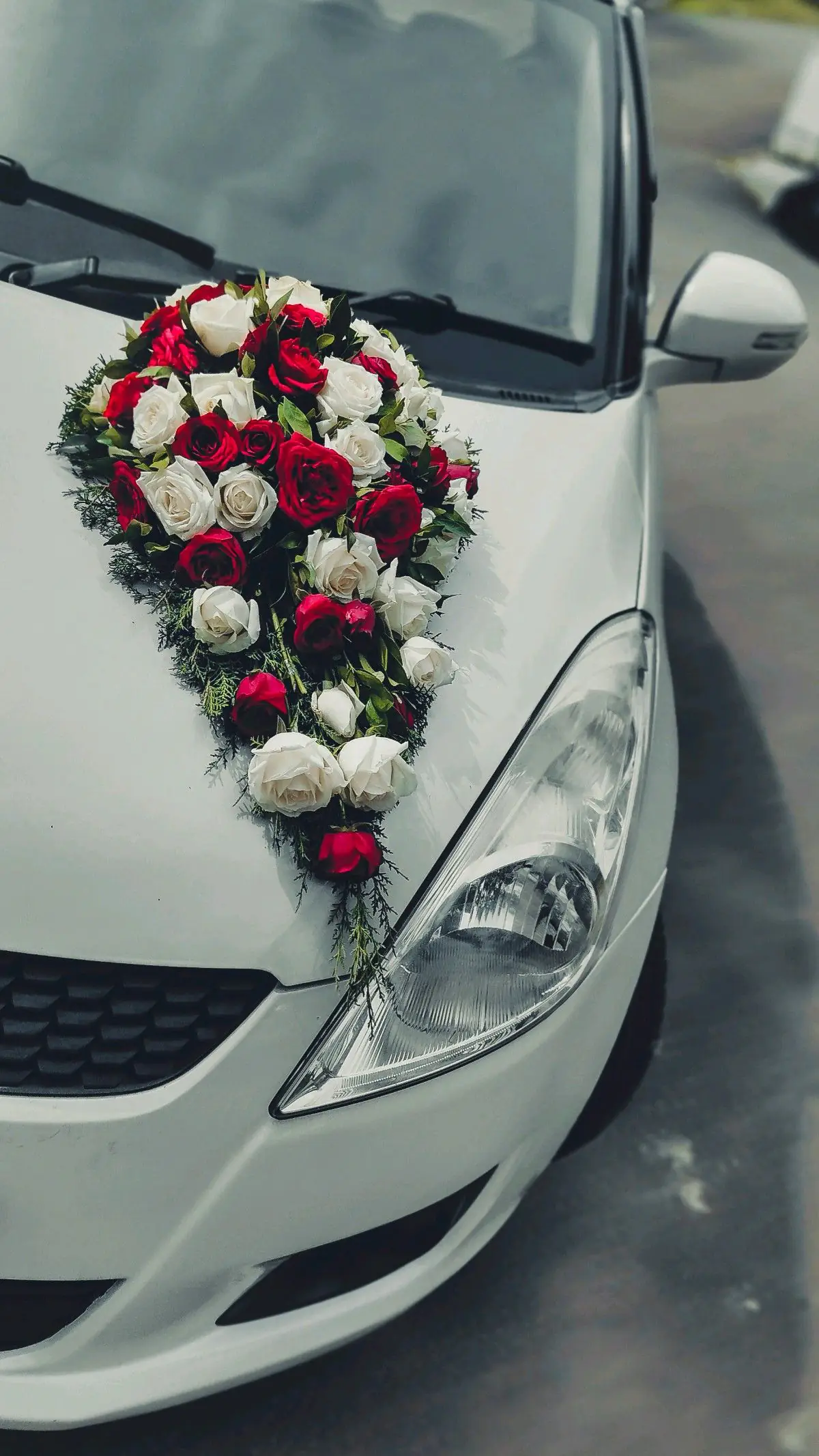 Dulhan / dulha car, fresh flowers, an example setup